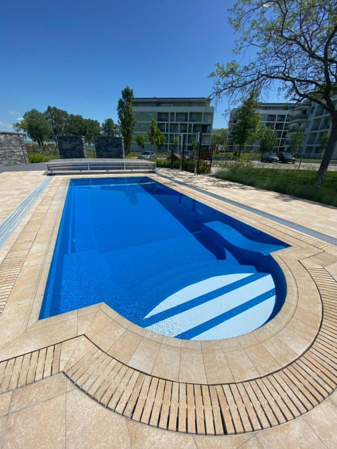 Bonnie-Premium Lelle Waterfront Private Apartment Balatonlelle Eksteriør billede