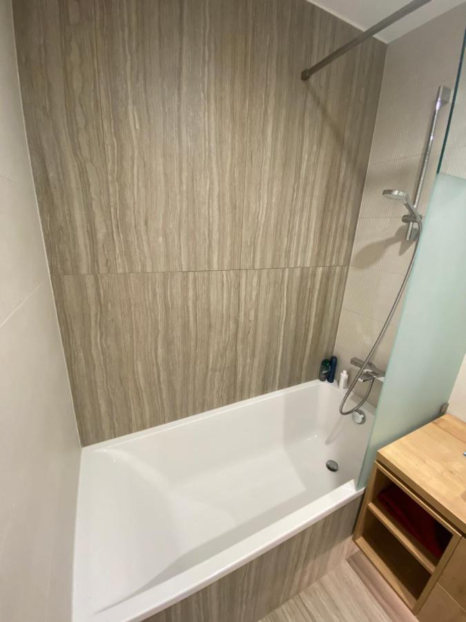 Bonnie-Premium Lelle Waterfront Private Apartment Balatonlelle Eksteriør billede