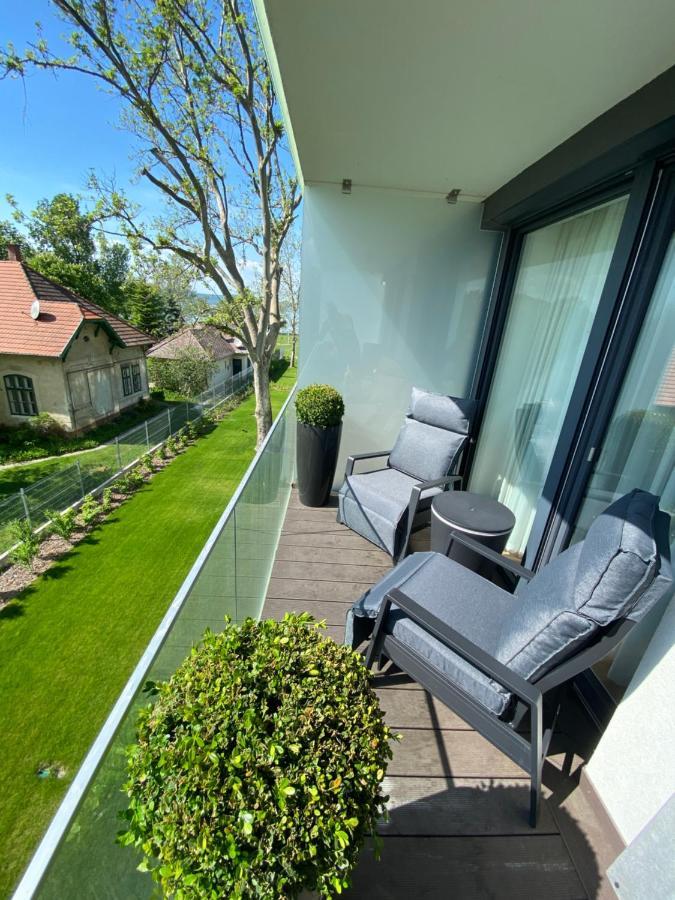 Bonnie-Premium Lelle Waterfront Private Apartment Balatonlelle Eksteriør billede