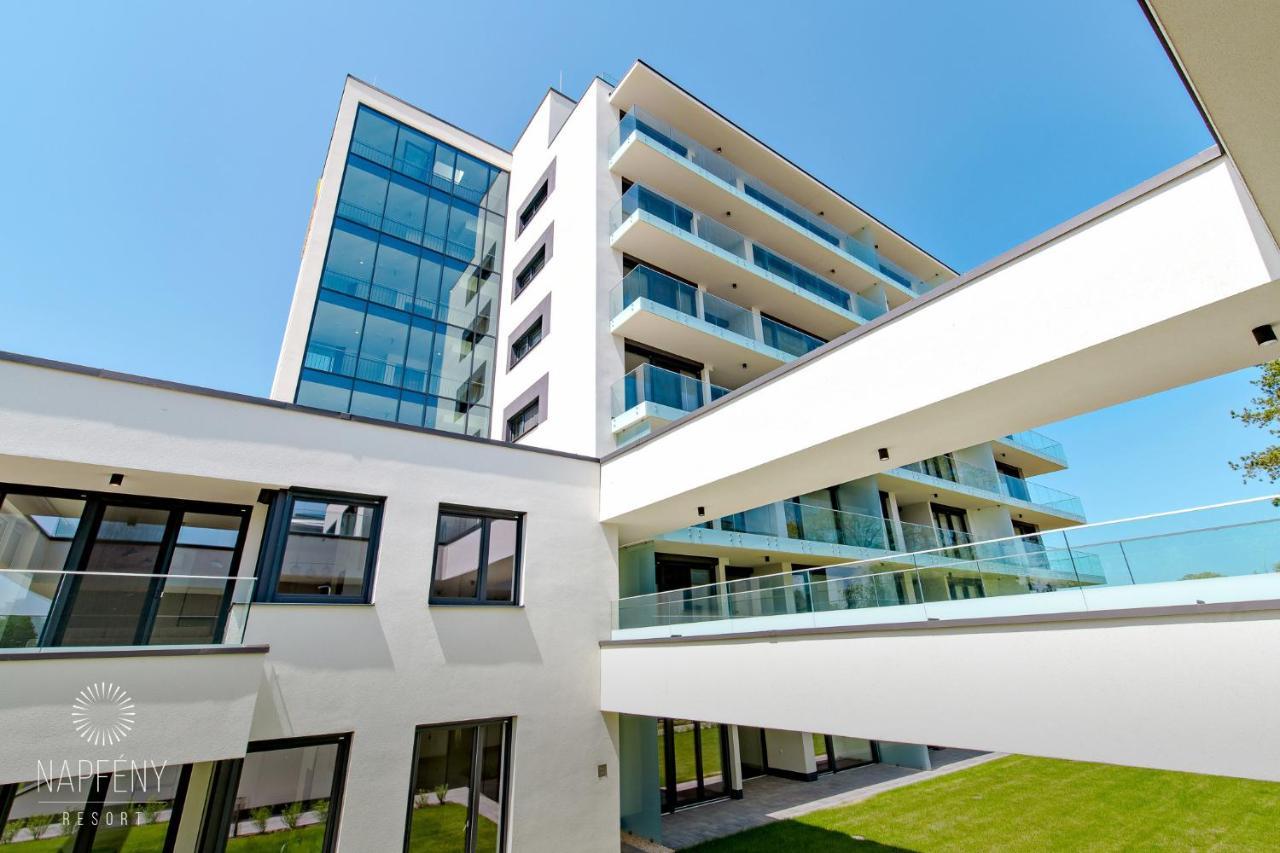 Bonnie-Premium Lelle Waterfront Private Apartment Balatonlelle Eksteriør billede
